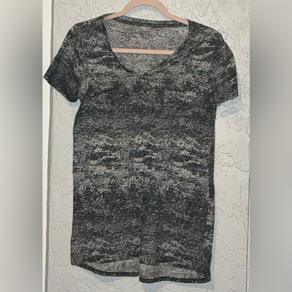 Mossimo Gray & White V-Neck Short Sleeve Shirt
